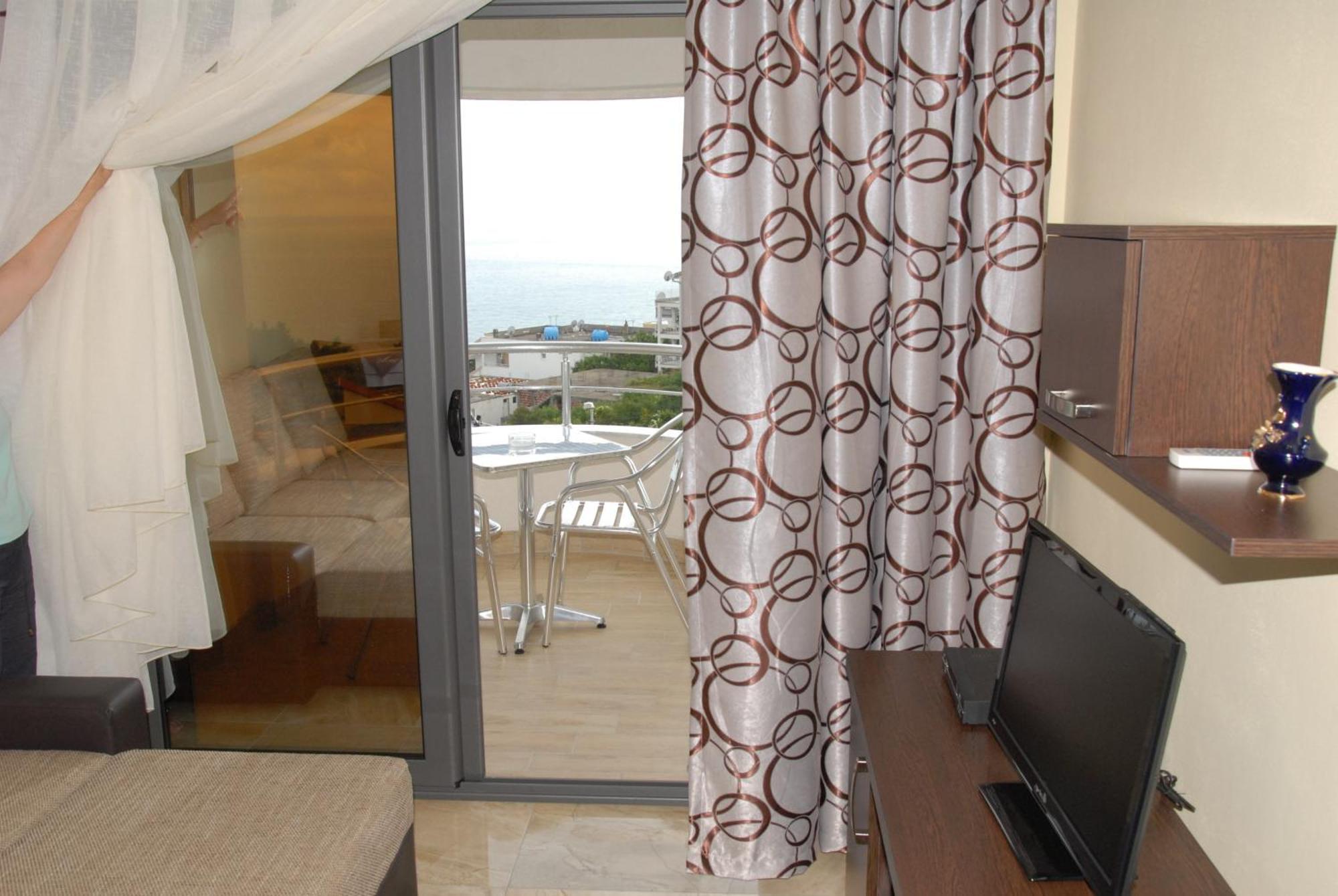Guest House Evropa 2 อุลซิน ภายนอก รูปภาพ